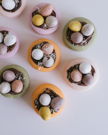EASTER MACARON BASKETS